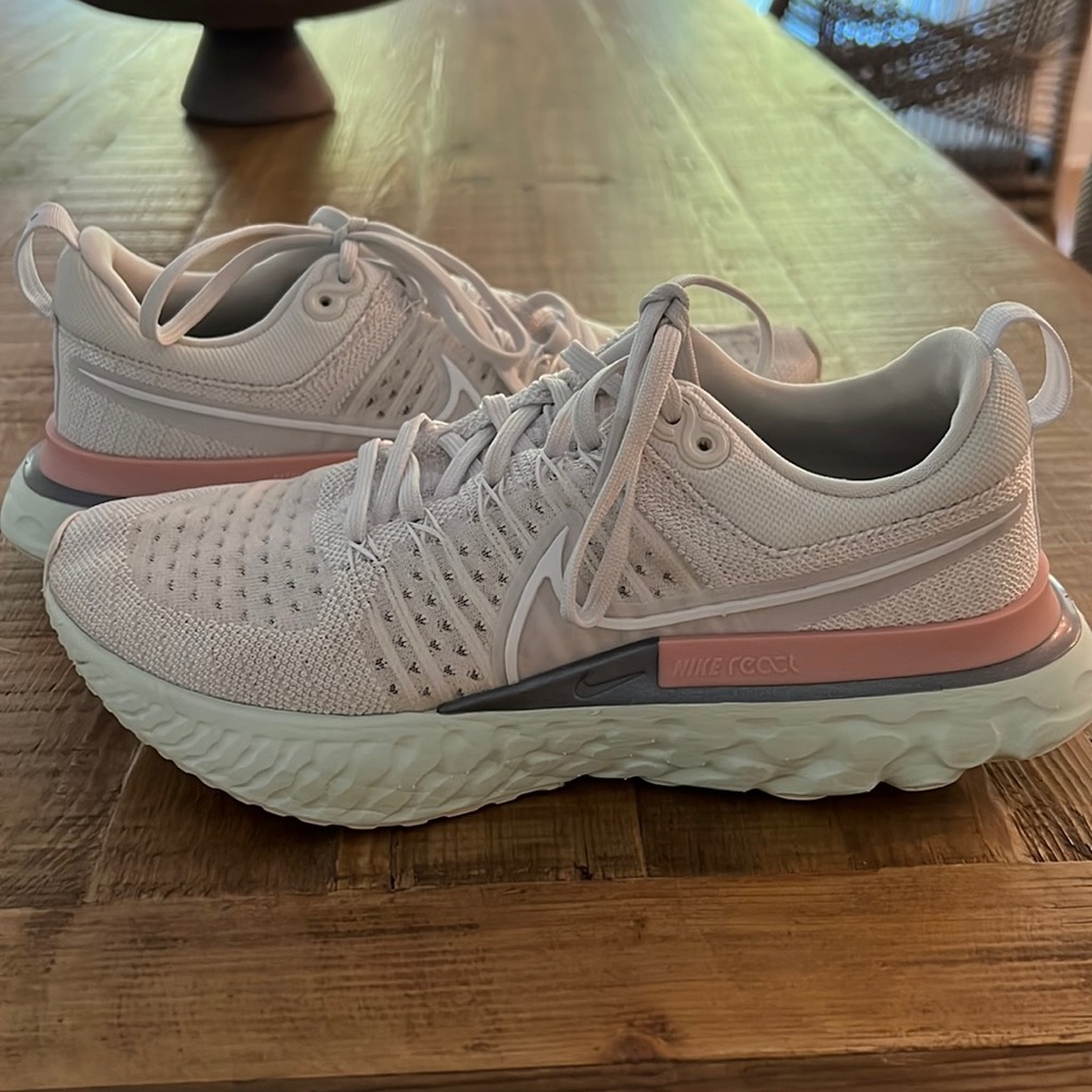 Nike Women’s React Infinity Flyknit Running Shoes size 9